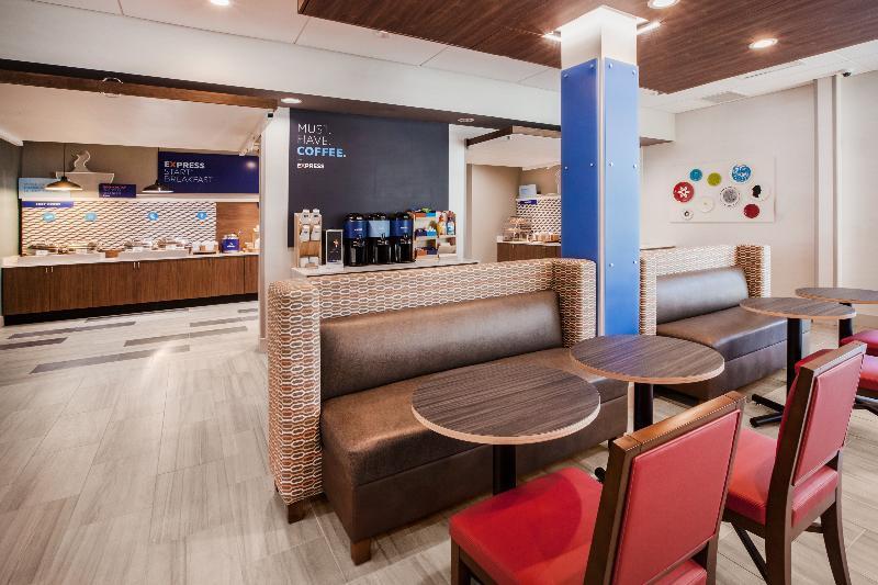Holiday Inn Express & Suites - Fayetteville South By Ihg Exterior foto