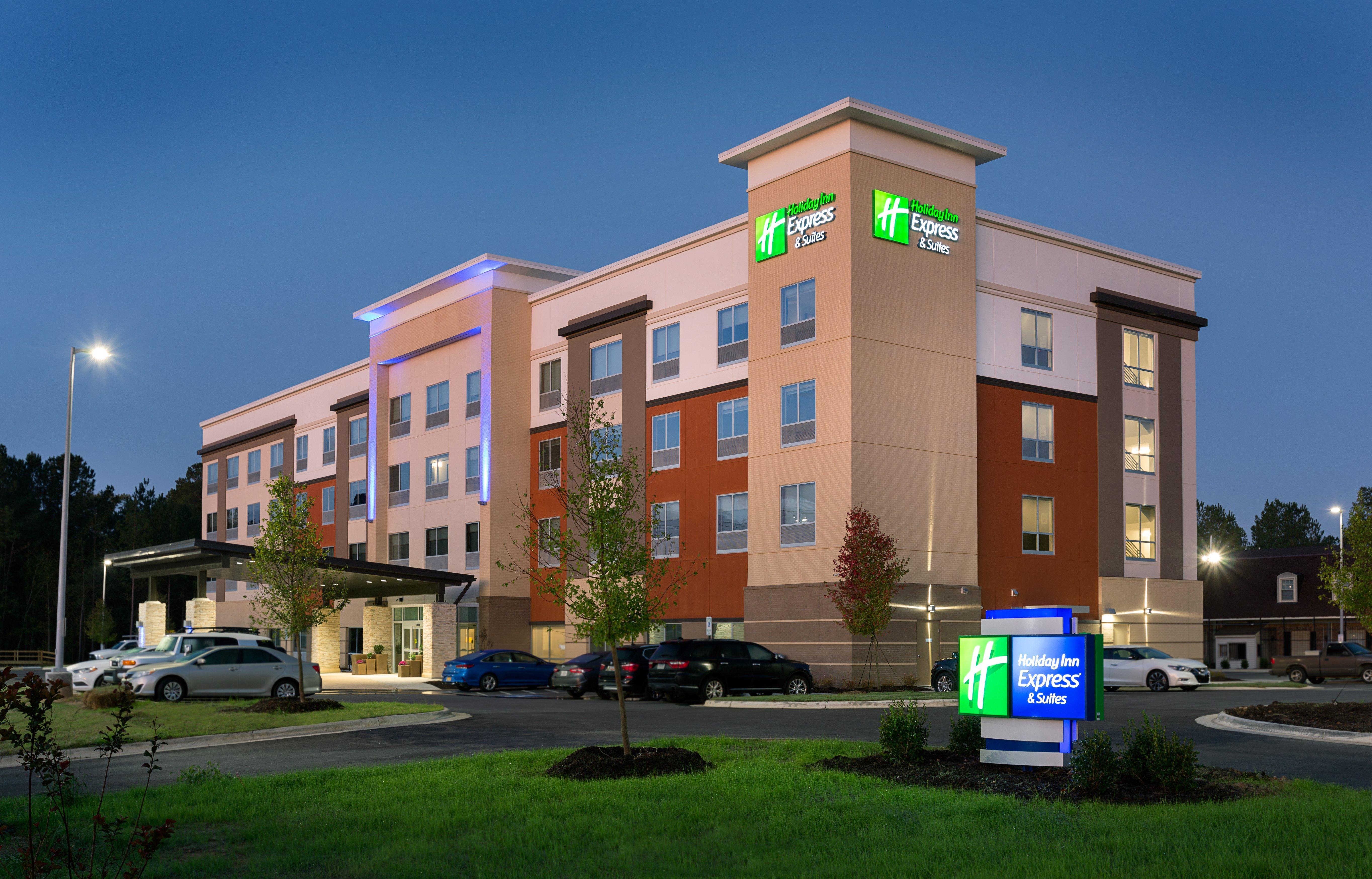 Holiday Inn Express & Suites - Fayetteville South By Ihg Exterior foto